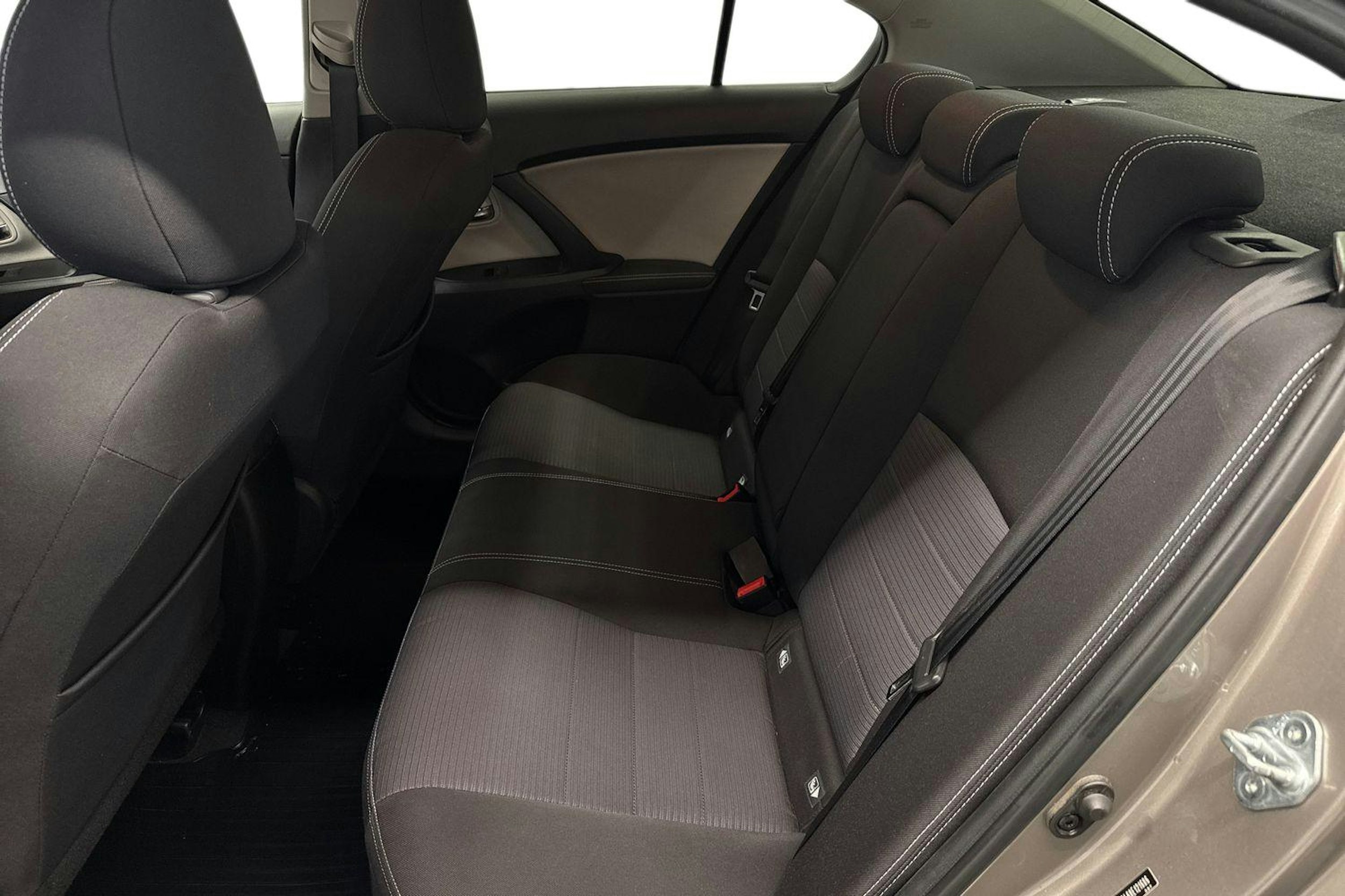 ruskea (beige) Toyota Avensis 2016 kuva 10.