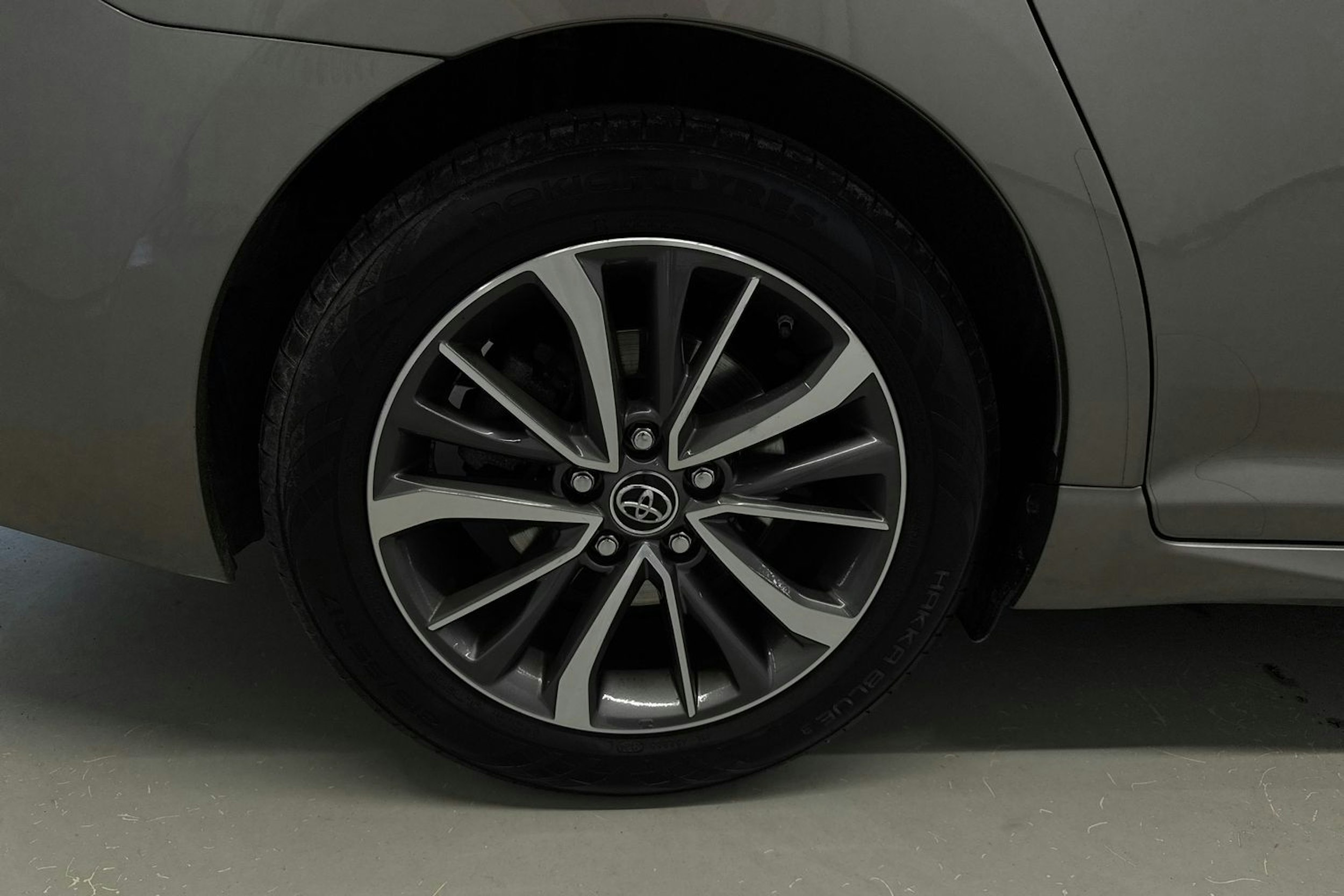 ruskea (beige) Toyota Avensis 2016 kuva 13.