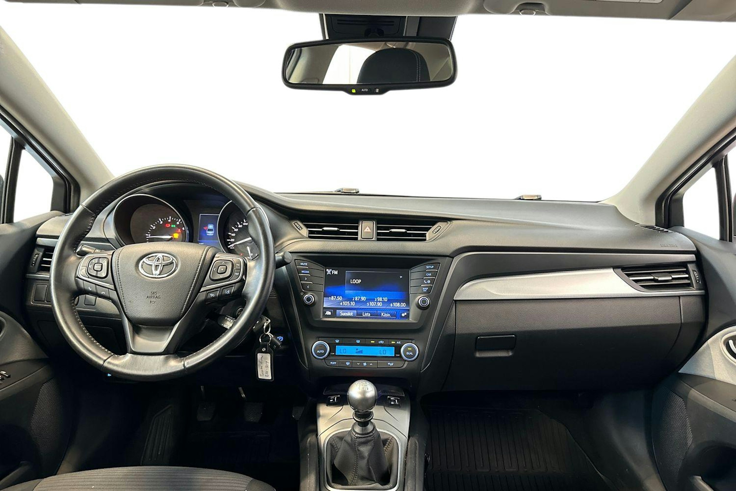ruskea (beige) Toyota Avensis 2016 kuva 9.