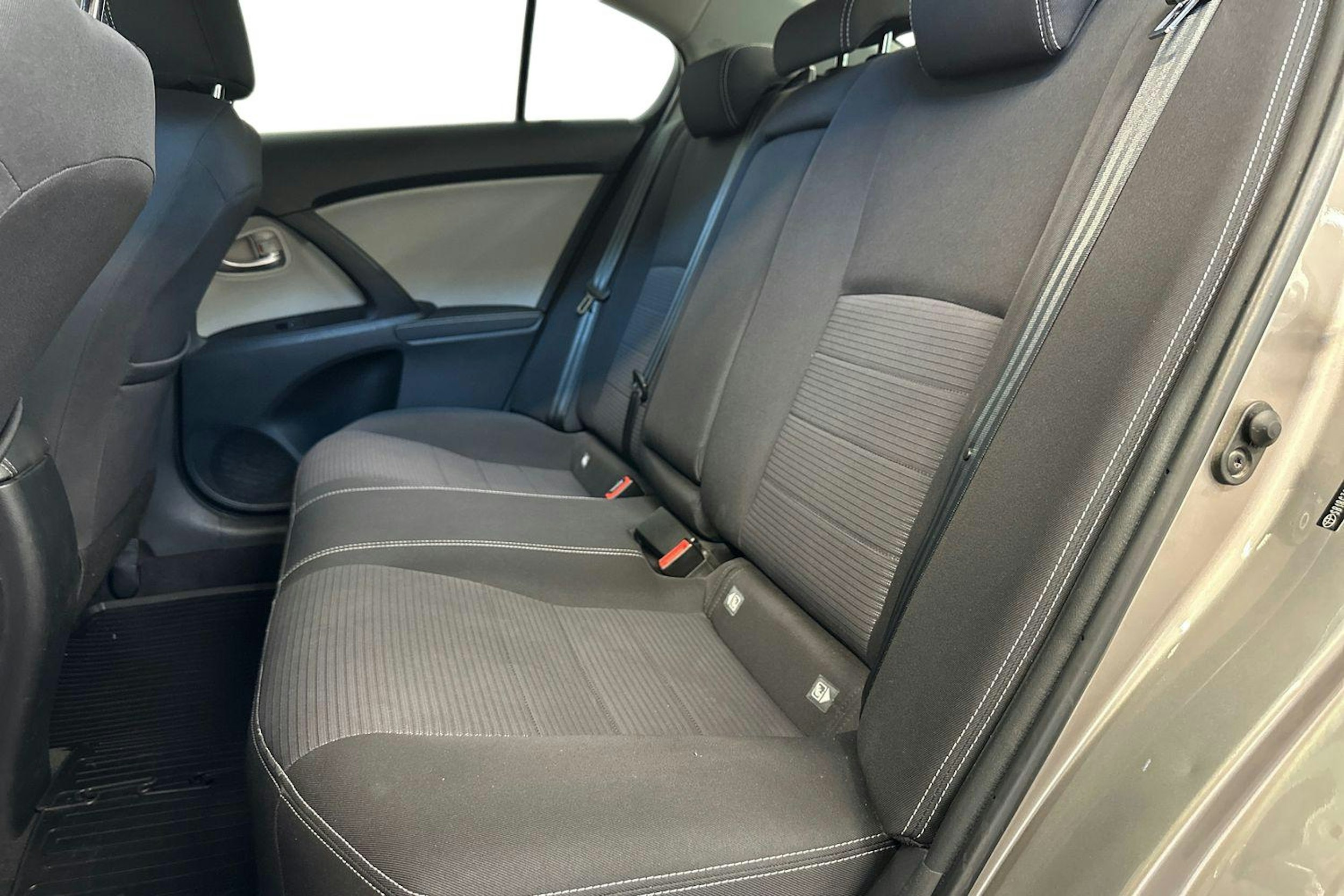 ruskea (beige) Toyota Avensis 2016 kuva 10.