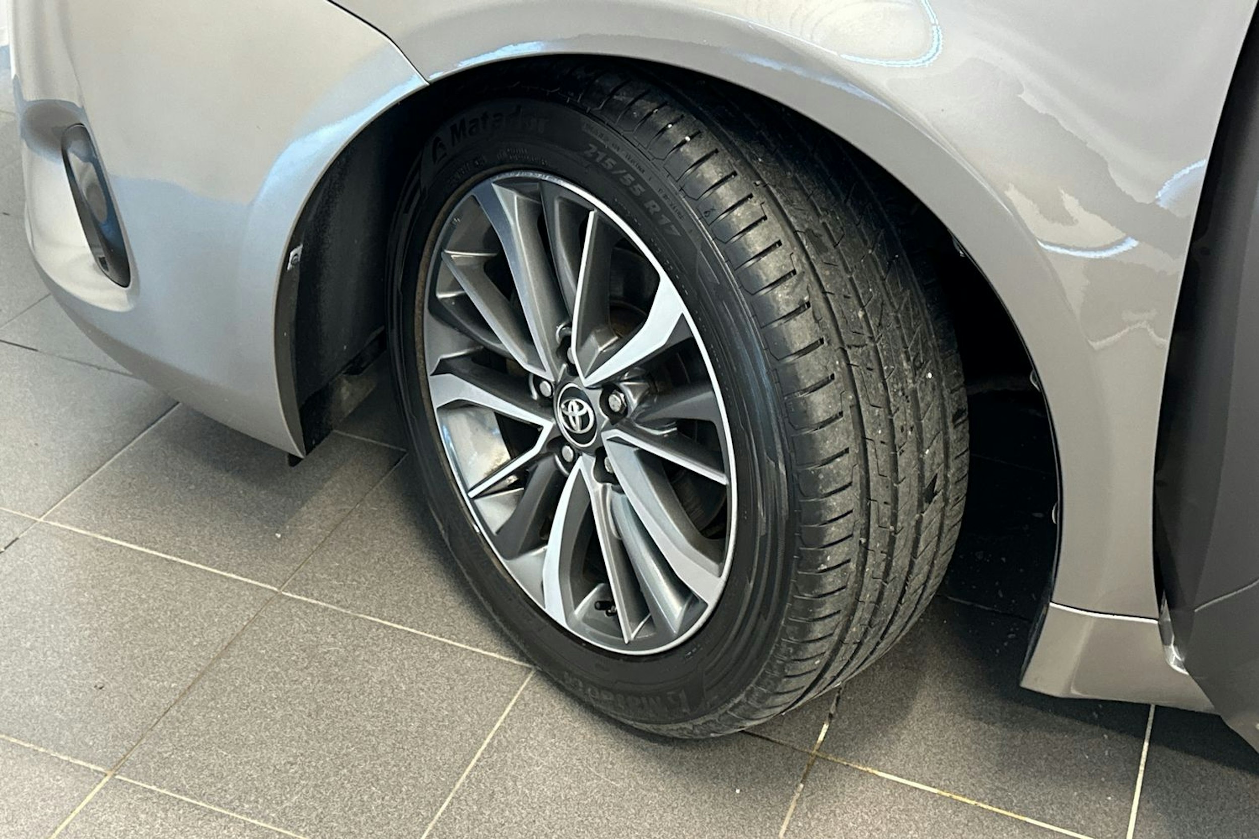 ruskea (beige) Toyota Avensis 2016 kuva 13.