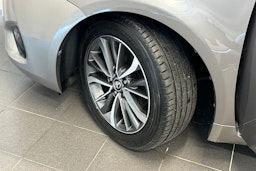 ruskea (beige) Toyota Avensis 2016 kuva 13.