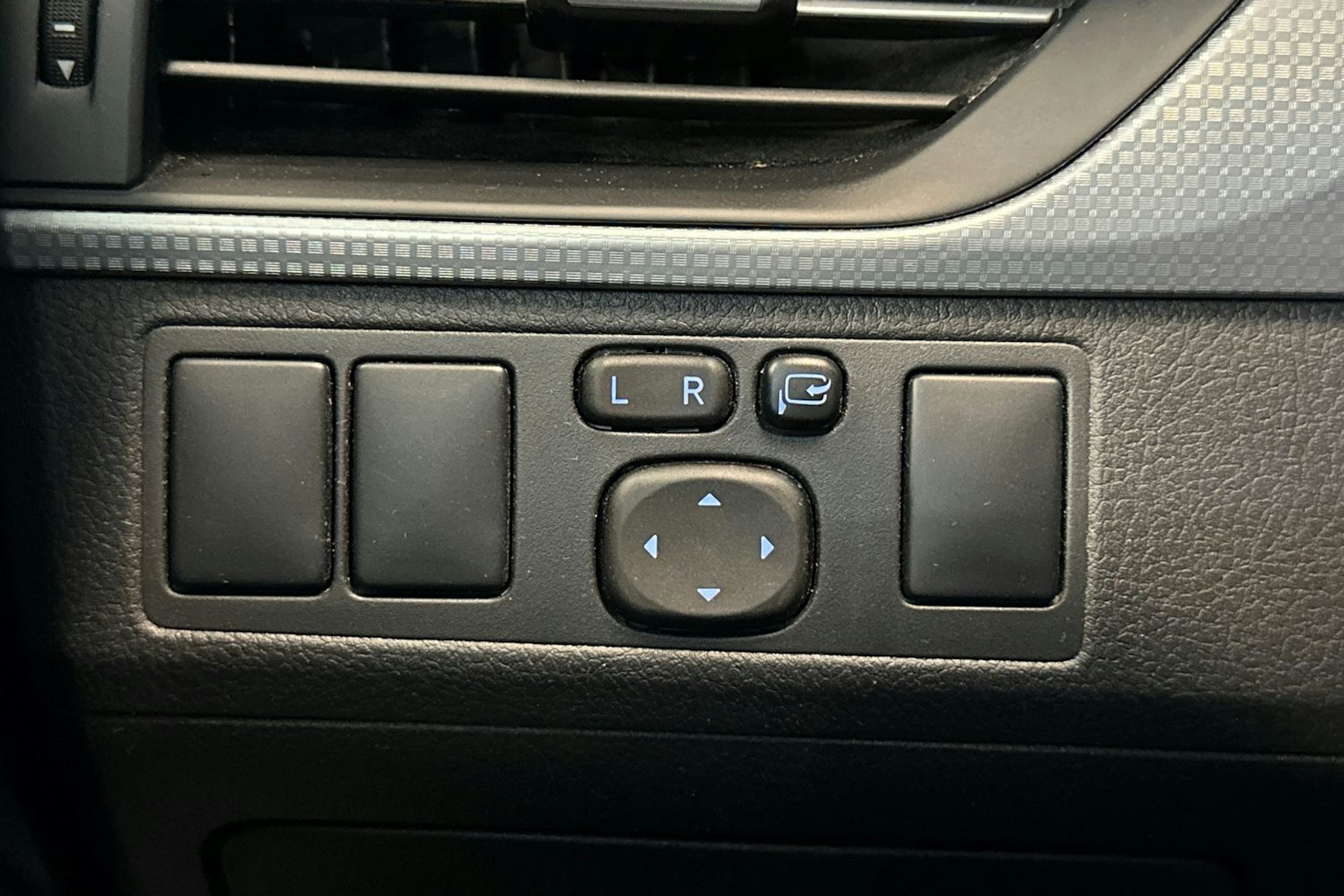 ruskea (beige) Toyota Avensis 2016 kuva 17.