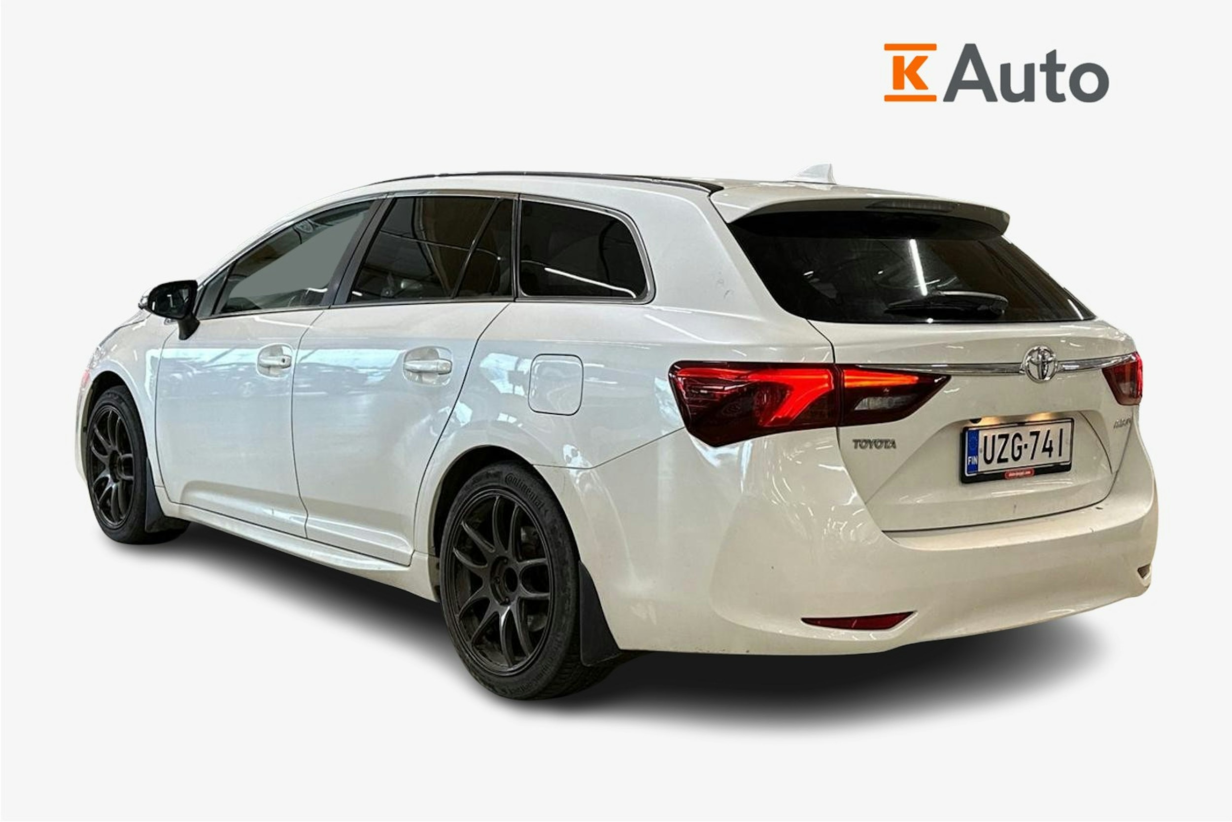 valkoinen Toyota Avensis 2016 kuva 2.