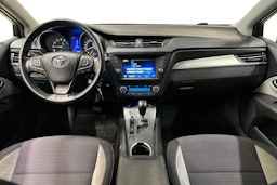 valkoinen Toyota Avensis 2016 kuva 11.