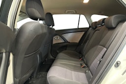 valkoinen Toyota Avensis 2016 kuva 12.