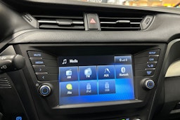 valkoinen Toyota Avensis 2016 kuva 20.