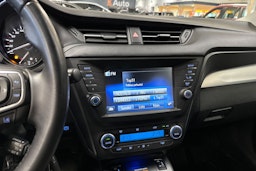 valkoinen Toyota Avensis 2016 kuva 21.