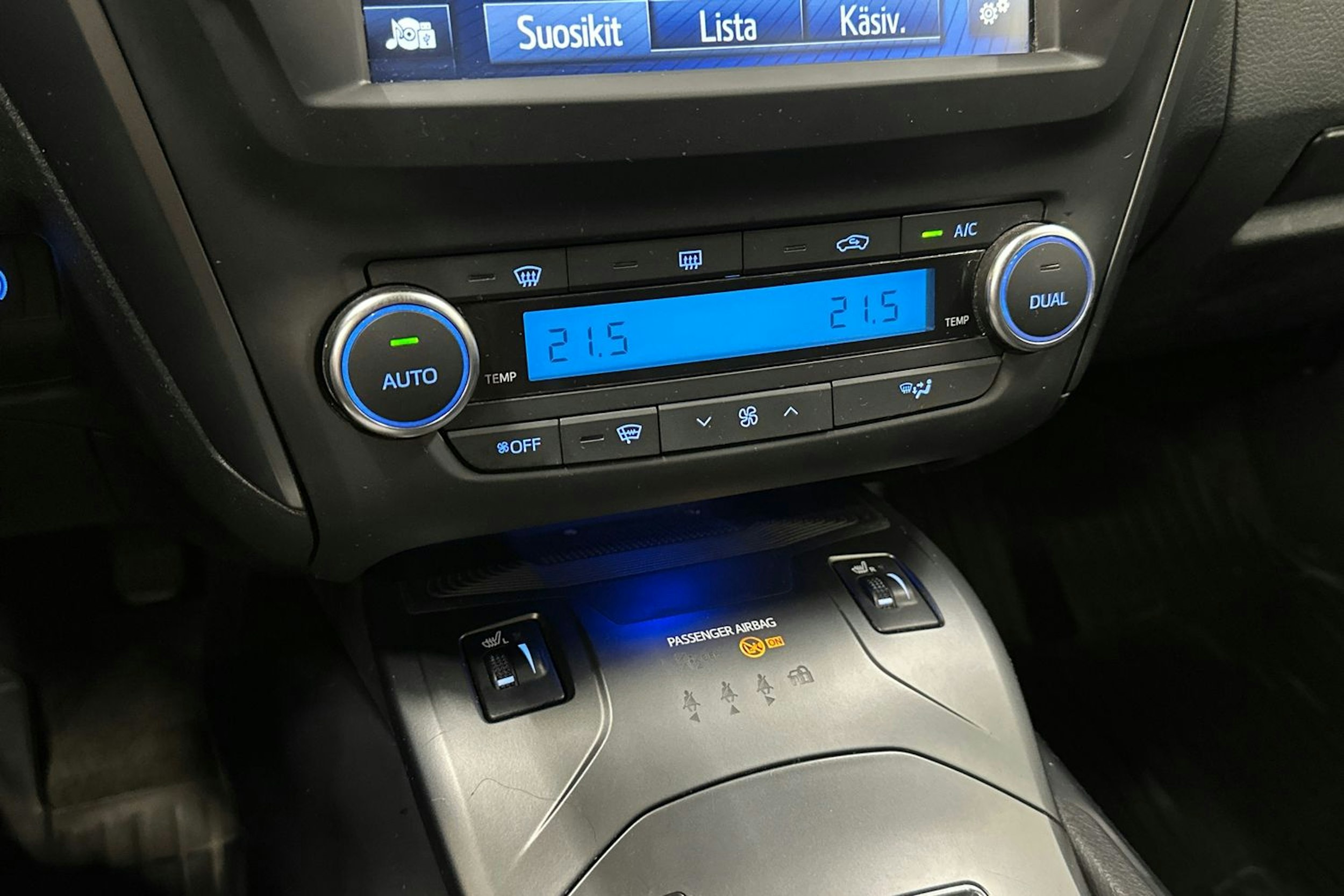 valkoinen Toyota Avensis 2016 kuva 22.