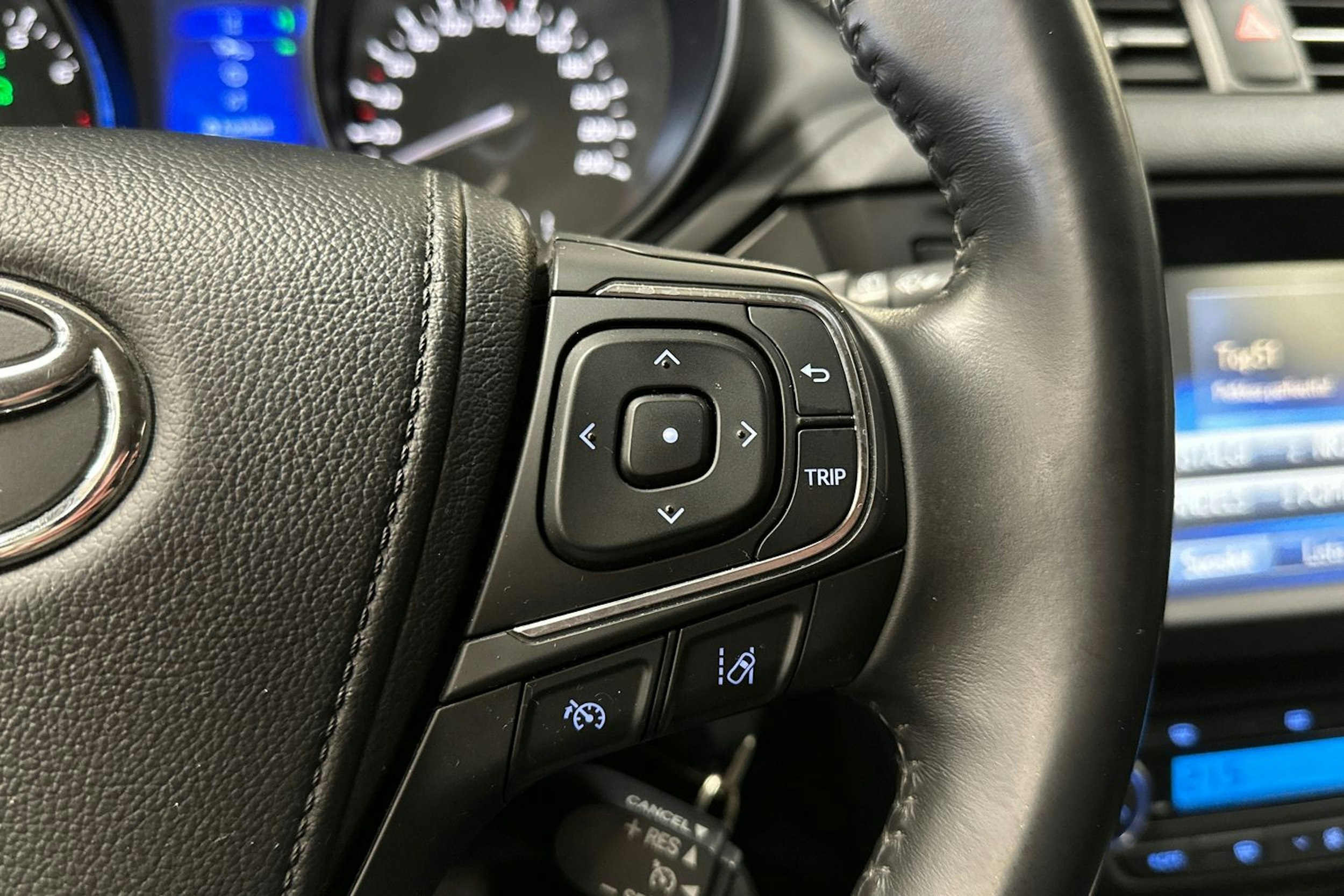 valkoinen Toyota Avensis 2016 kuva 26.
