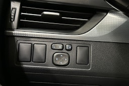 valkoinen Toyota Avensis 2016 kuva 28.