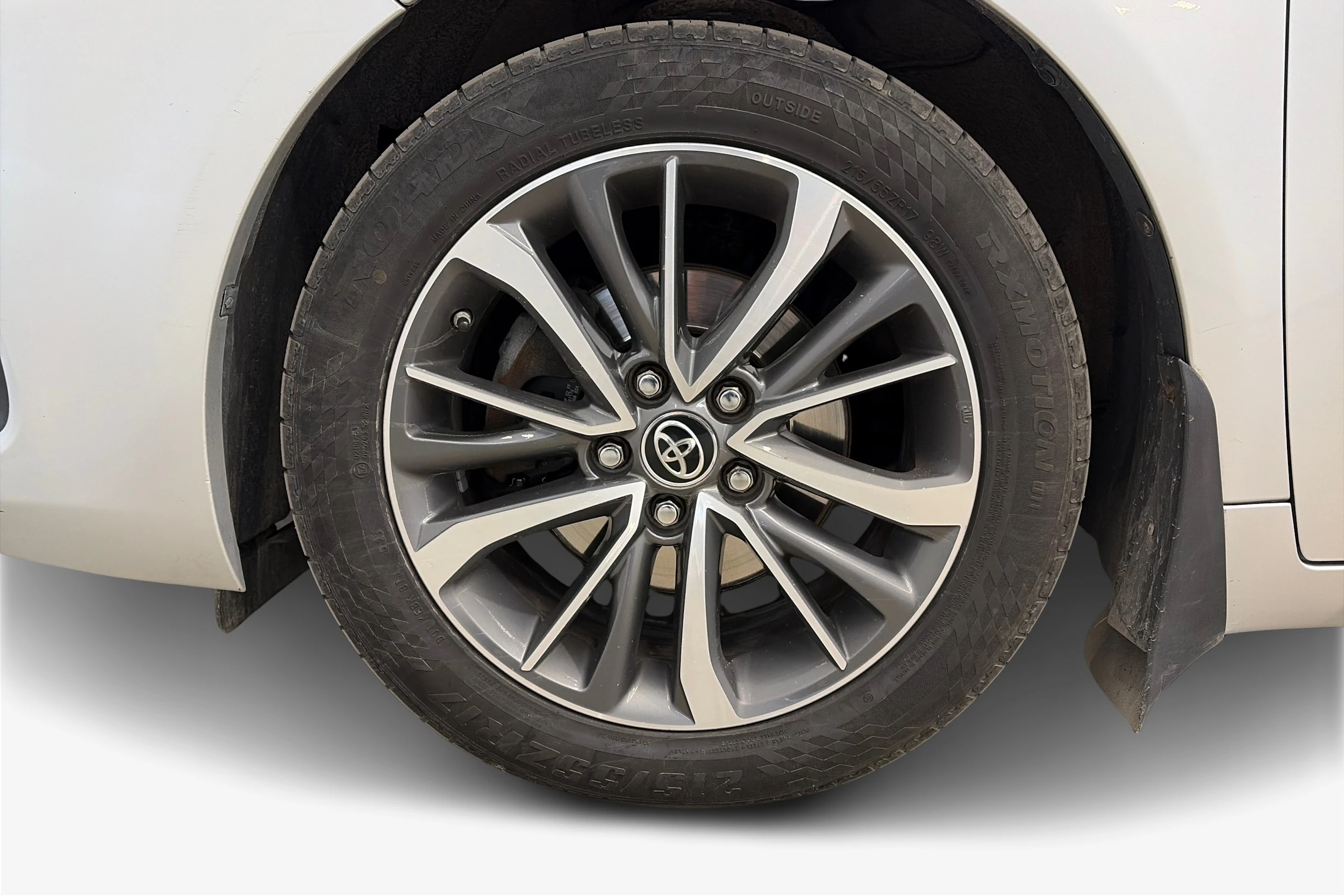 hopea Toyota Avensis 2016 kuva 9.