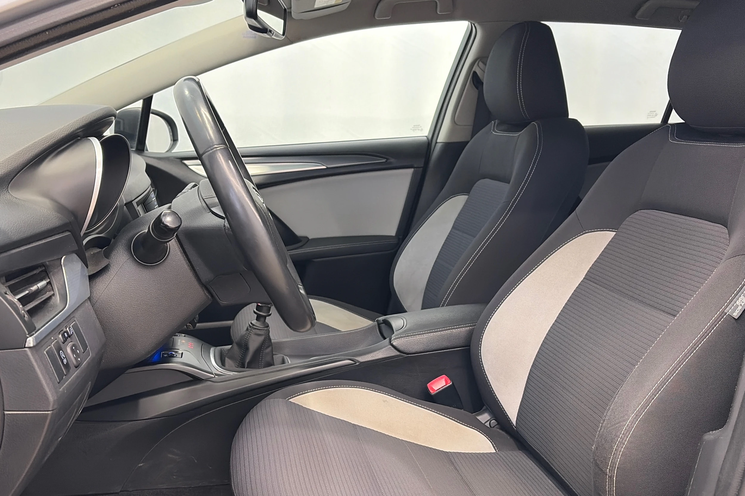 hopea Toyota Avensis 2016 kuva 11.