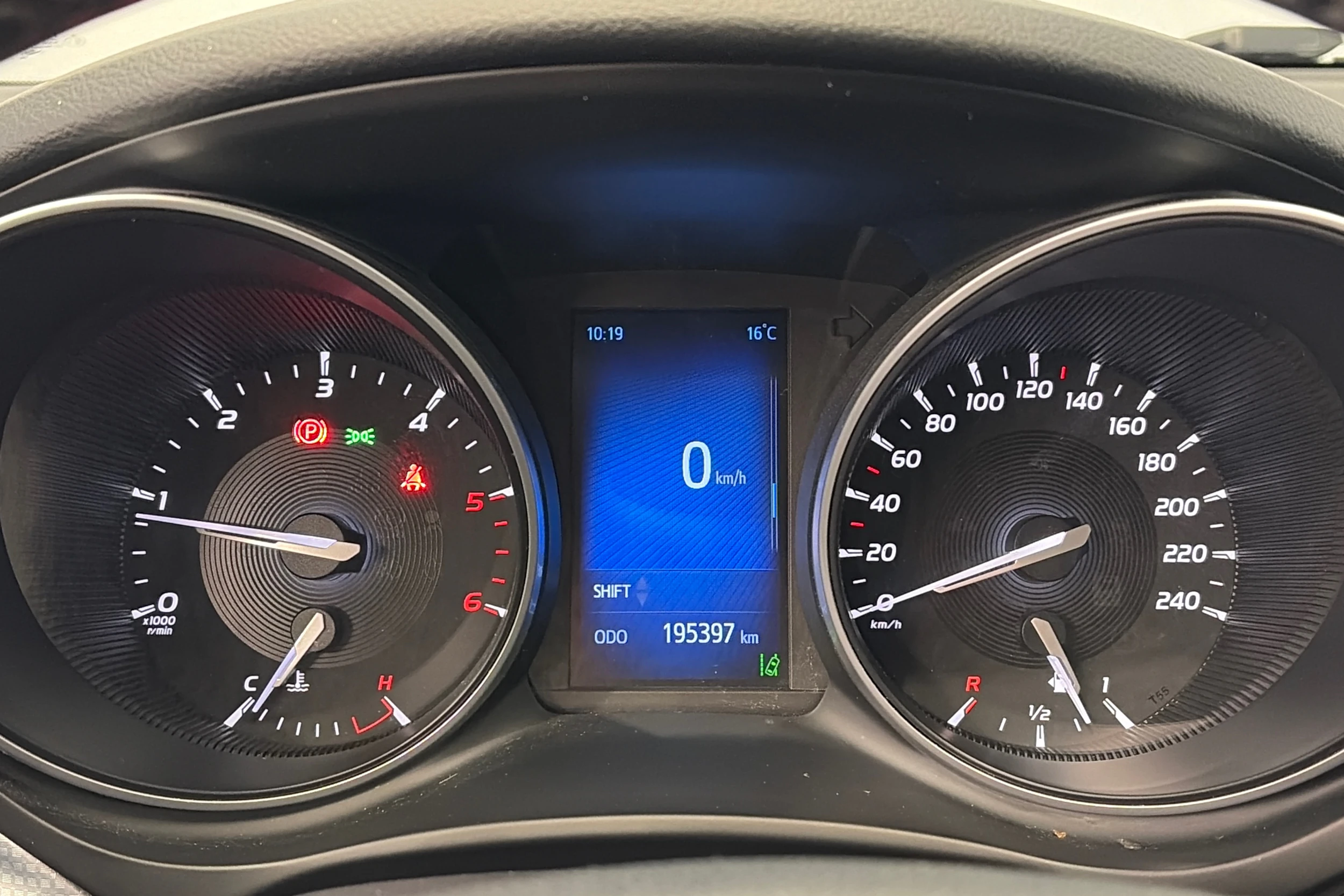 hopea Toyota Avensis 2016 kuva 13.