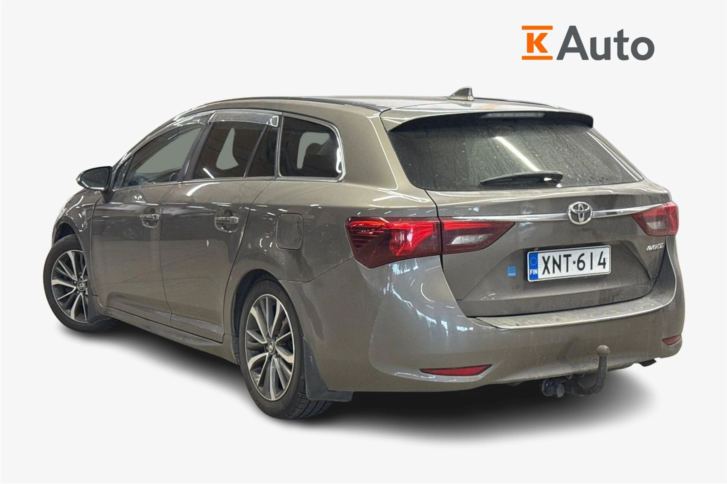 harmaa Toyota Avensis 2016 kuva 2.