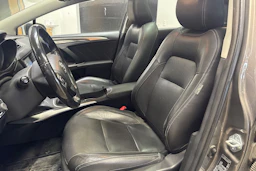harmaa Toyota Avensis 2016 kuva 4.