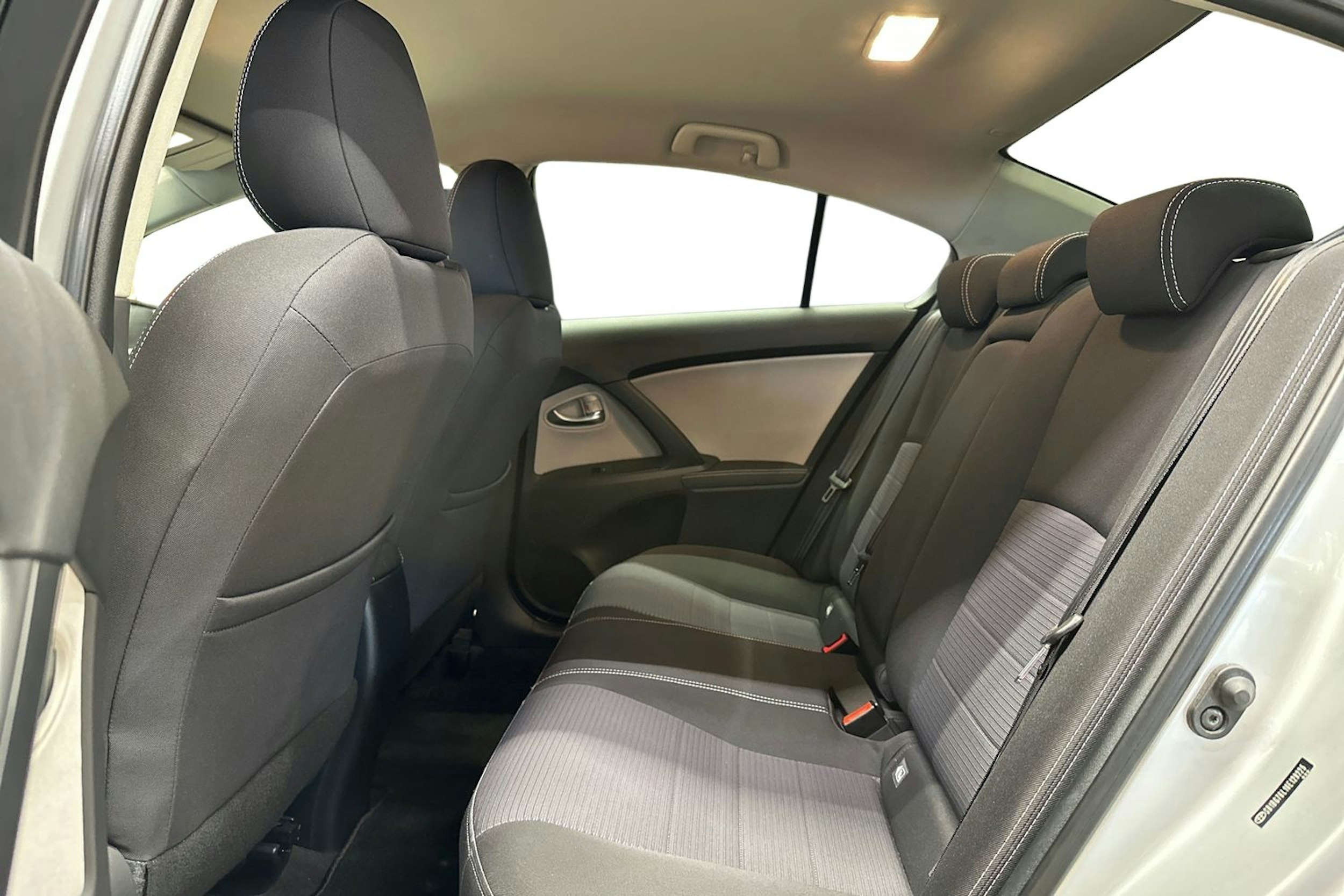 hopea Toyota Avensis 2016 kuva 12.