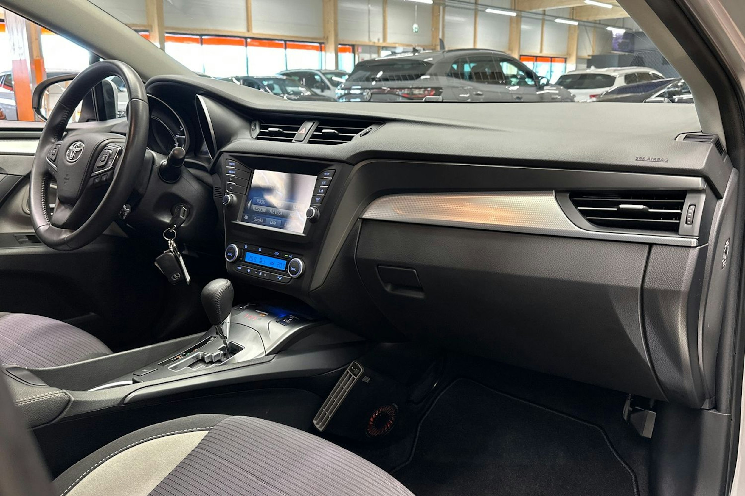 hopea Toyota Avensis 2016 kuva 13.