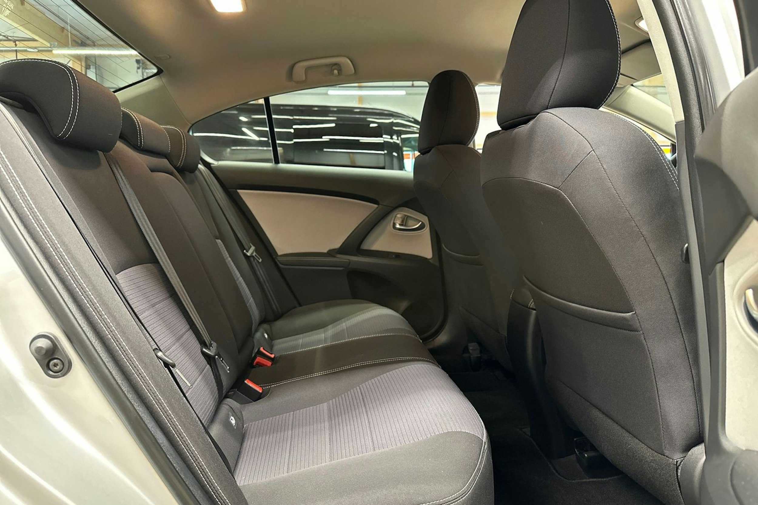 hopea Toyota Avensis 2016 kuva 15.