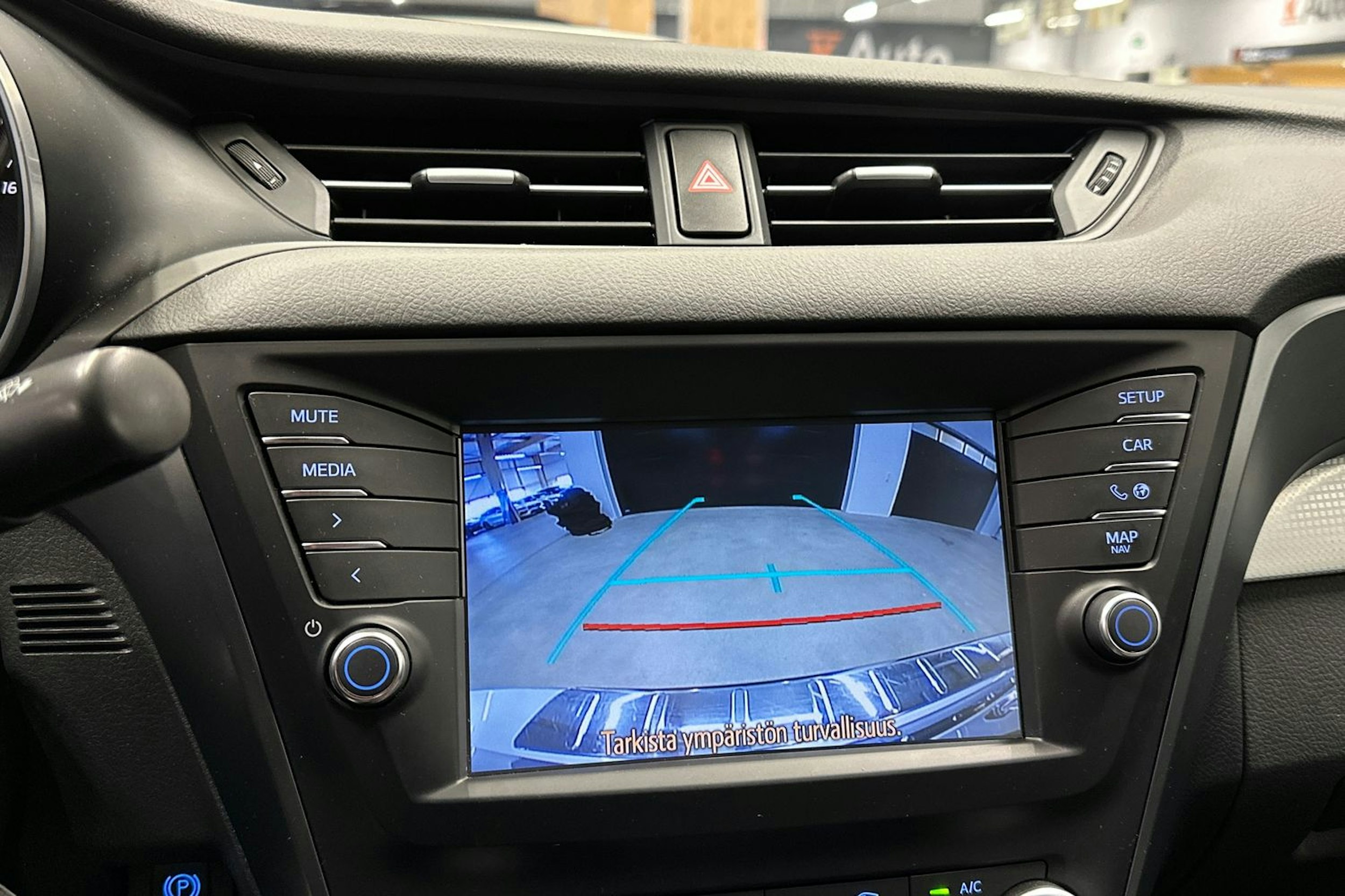 hopea Toyota Avensis 2016 kuva 18.