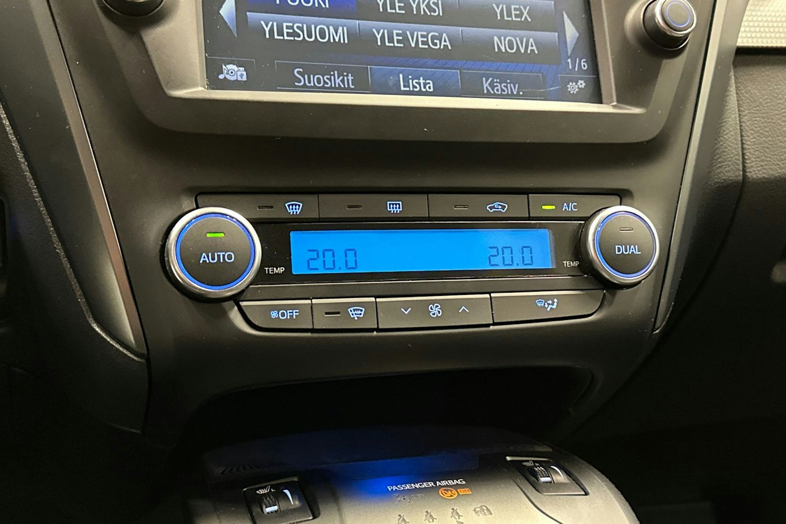 hopea Toyota Avensis 2016 kuva 22.
