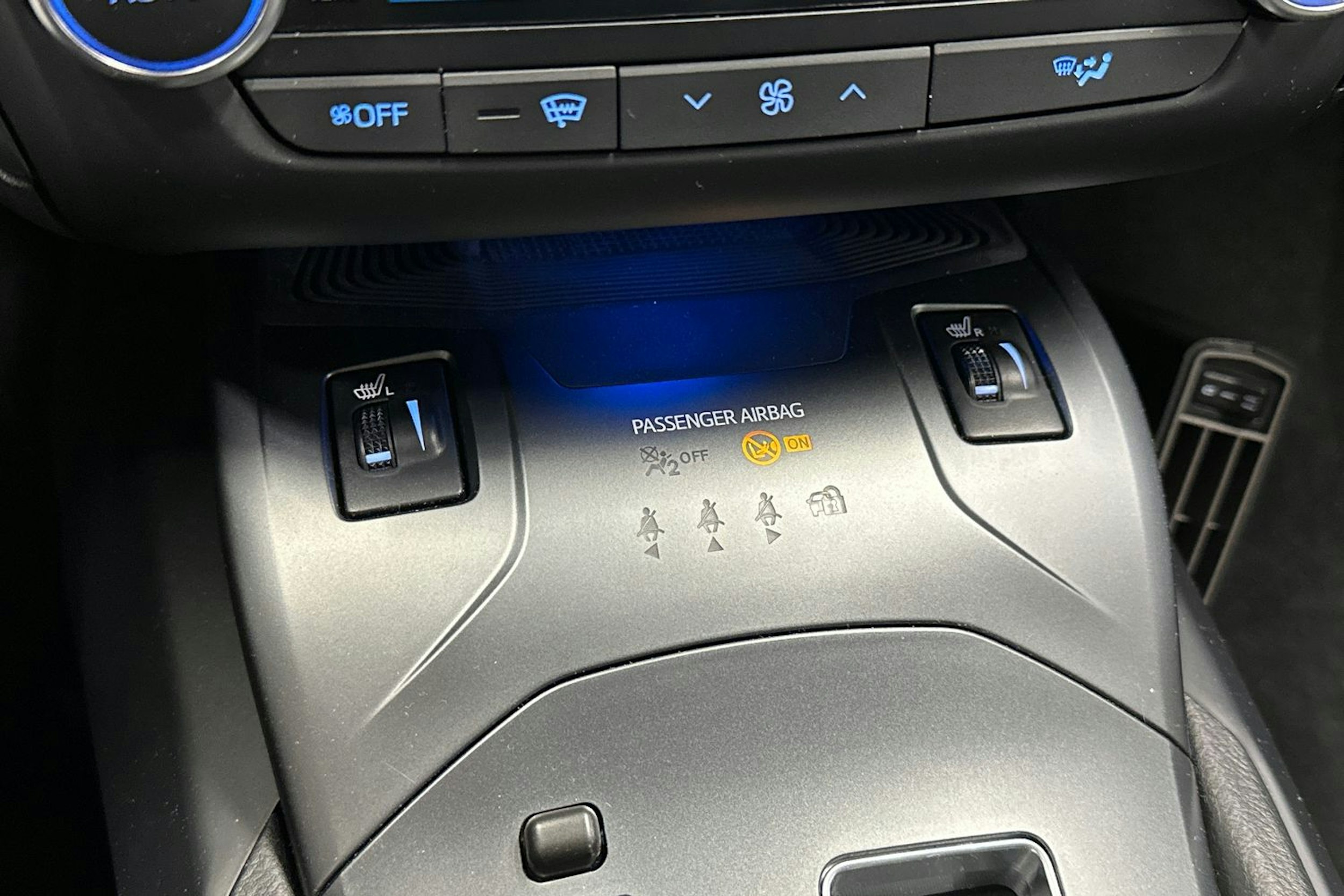 hopea Toyota Avensis 2016 kuva 23.