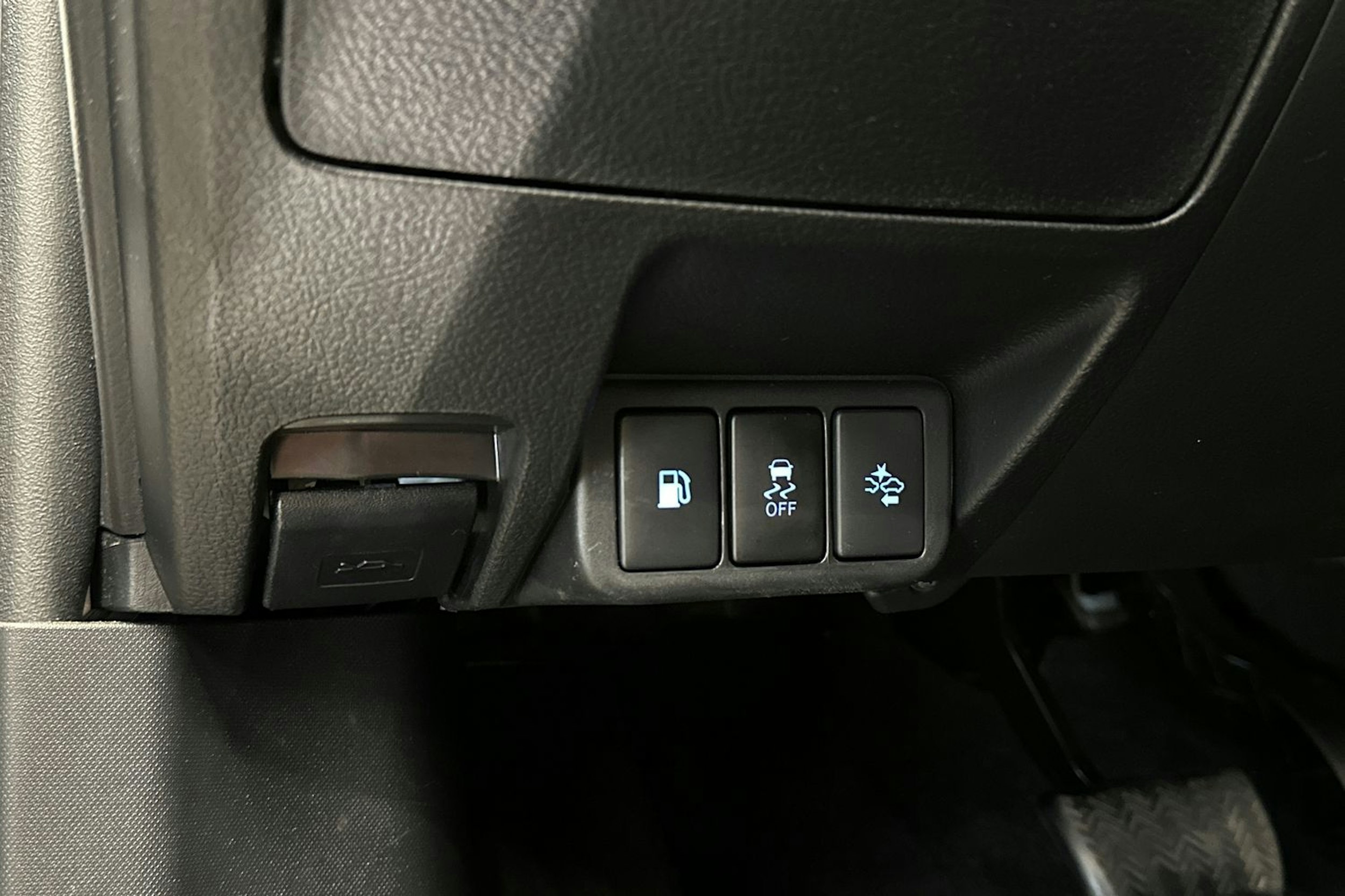 hopea Toyota Avensis 2016 kuva 30.