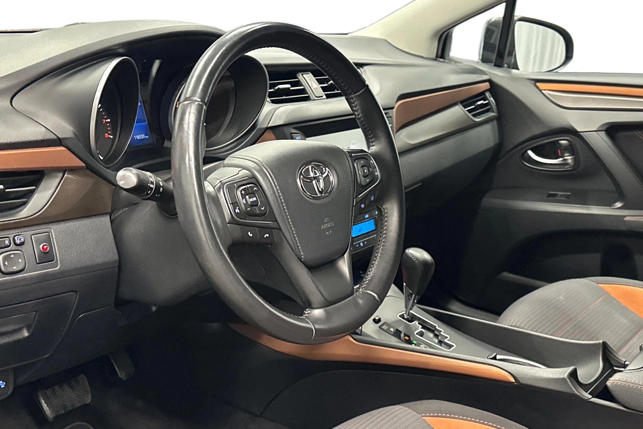 musta Toyota Avensis 2017 kuva 8.