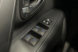 musta Toyota Avensis 2017 kuva 16.