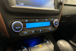 musta Toyota Avensis 2017 kuva 21.
