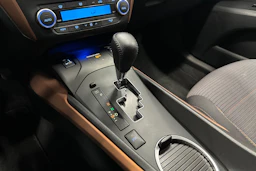 musta Toyota Avensis 2017 kuva 22.