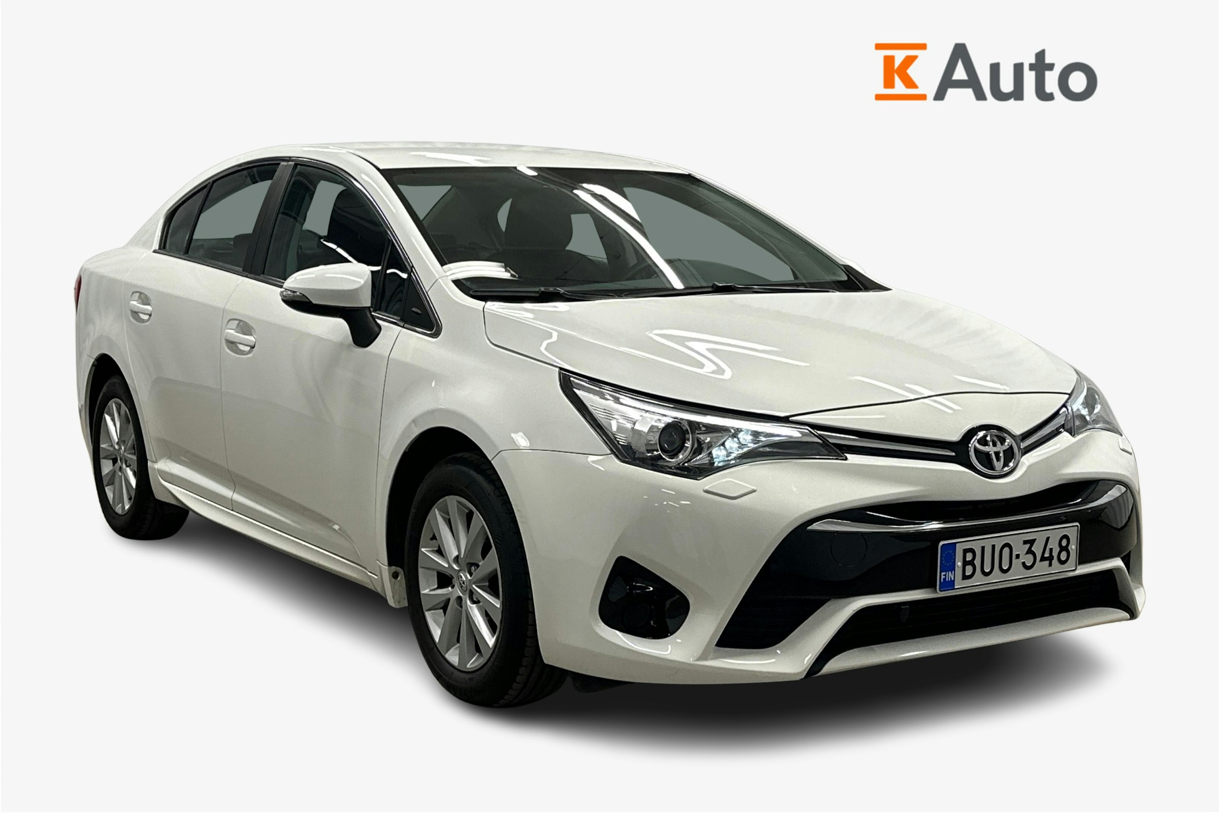 valkoinen Toyota Avensis 2017 kuva 1.