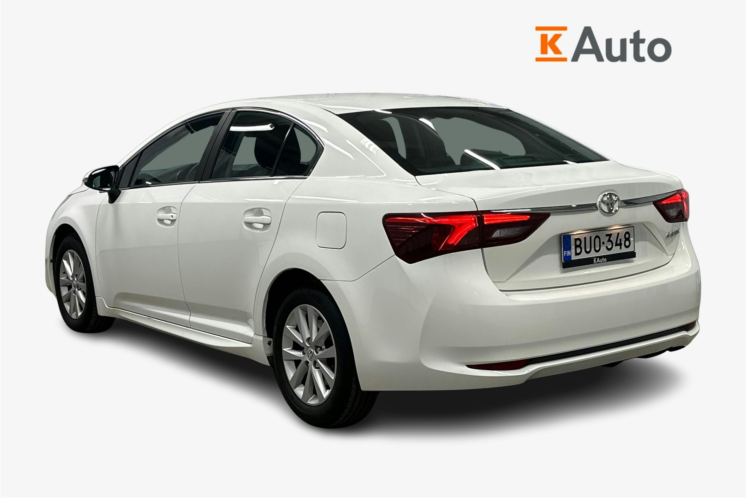 valkoinen Toyota Avensis 2017 kuva 2.