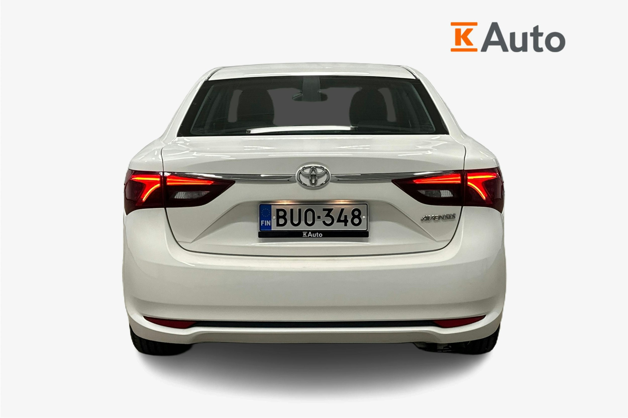 valkoinen Toyota Avensis 2017 kuva 3.