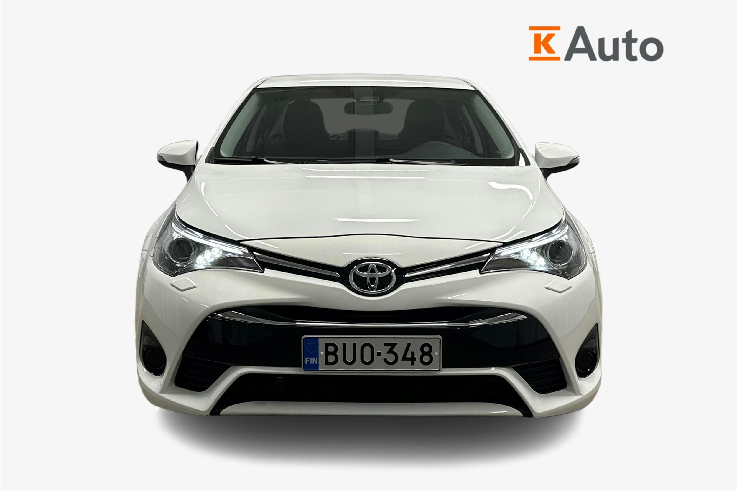 valkoinen Toyota Avensis 2017 kuva 5.