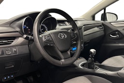 valkoinen Toyota Avensis 2017 kuva 7.