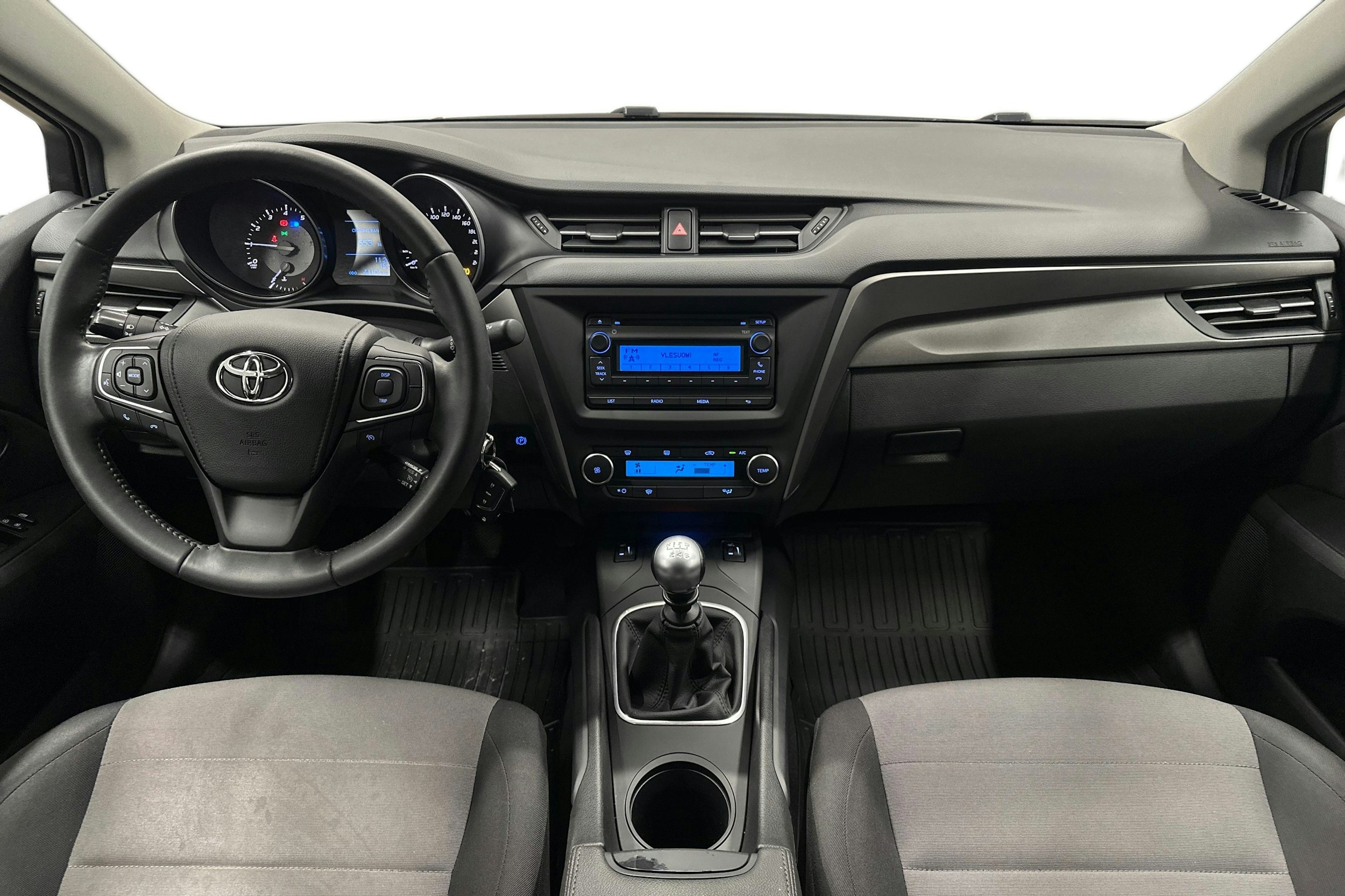 valkoinen Toyota Avensis 2017 kuva 9.