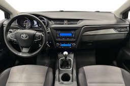 valkoinen Toyota Avensis 2017 kuva 9.