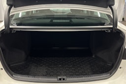 valkoinen Toyota Avensis 2017 kuva 14.