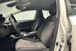 valkoinen Toyota Avensis 2017 kuva 15.