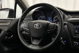 valkoinen Toyota Avensis 2017 kuva 16.