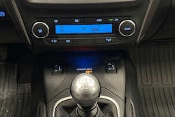 valkoinen Toyota Avensis 2017 kuva 17.