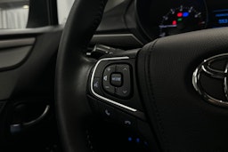 valkoinen Toyota Avensis 2017 kuva 18.