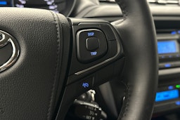 valkoinen Toyota Avensis 2017 kuva 19.