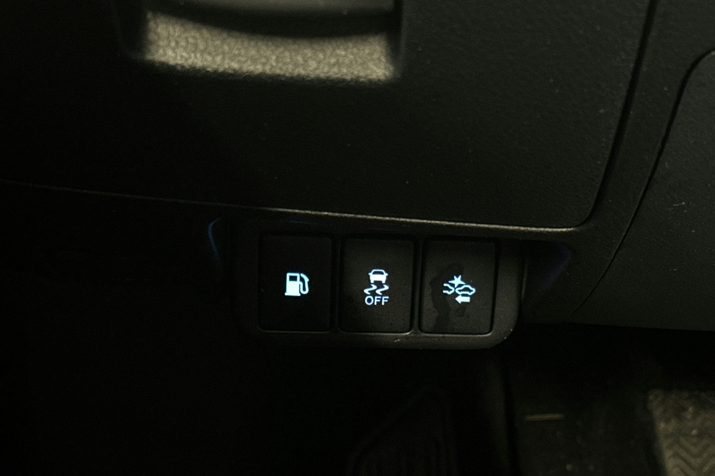 valkoinen Toyota Avensis 2017 kuva 20.