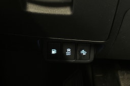 valkoinen Toyota Avensis 2017 kuva 20.