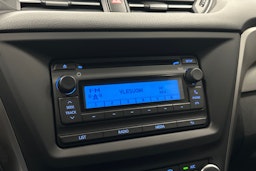 valkoinen Toyota Avensis 2017 kuva 21.