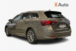 harmaa Toyota Avensis 2017 kuva 2.
