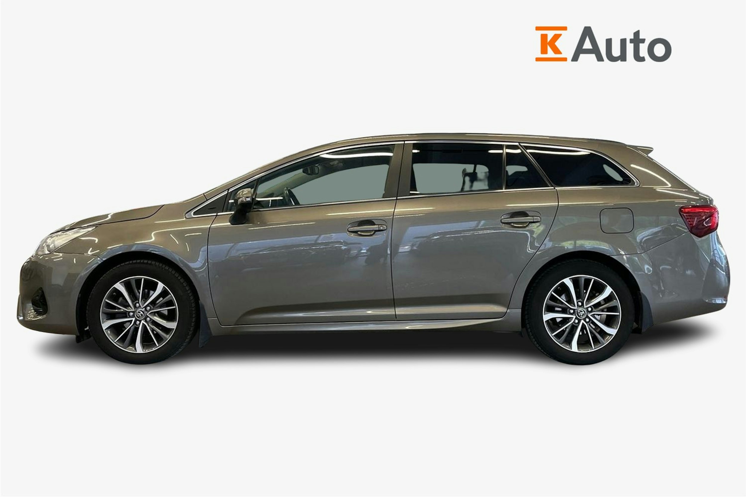 harmaa Toyota Avensis 2017 kuva 6.