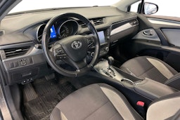 harmaa Toyota Avensis 2017 kuva 7.